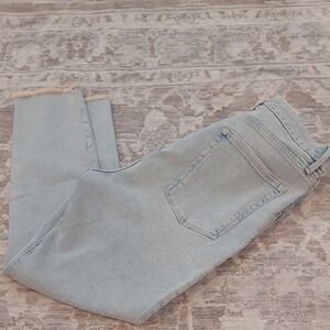 Good American Light Wash Cropped Jeans
